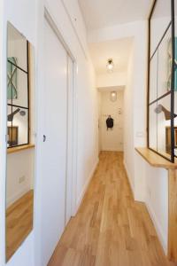 Foto dalla galleria di Chiaia Stunning SeaView StudioFlat with 2 Terraces By HouseinNaples a Napoli