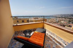 Balcone o terrazza di Chiaia Stunning SeaView StudioFlat with 2 Terraces By HouseinNaples