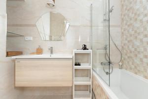 Koupelna v ubytování Luxury Central 150m2 Apartment on Wencelas Square with Private Garage + 37 fotografií