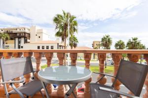 Balkón nebo terasa v ubytování LUXURY VILLA WITH PRIVATE POOL WITH AIRCON,Playa del Duque