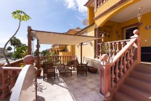Balkón nebo terasa v ubytování LUXURY VILLA WITH PRIVATE POOL WITH AIRCON,Playa del Duque