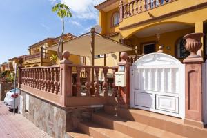 Balkón nebo terasa v ubytování LUXURY VILLA WITH PRIVATE POOL WITH AIRCON,Playa del Duque