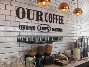 Comodidades para preparar café e chá em Alto Andino Hotel