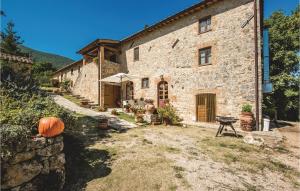 an old stone building with a grill in front of it at Fonterucola in Camporsevoli