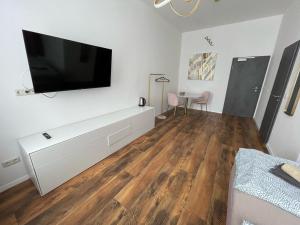TV a/nebo společenská místnost v ubytování Gästehaus die Erfurter + 6 fotografií