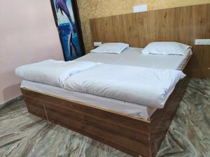 Кровать или кровати в номере Choudhary Guest House
