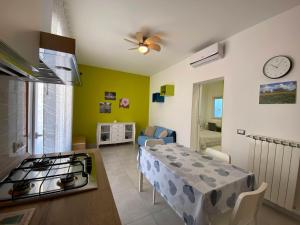 a kitchen and living room with a table and a stove at Terramia in Ragusa
