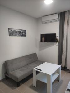 Area tempat duduk di Kilkis Central Studio