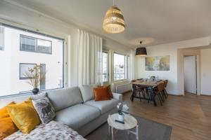 Posezení v ubytování Quality Suite with Sauna - 2 Bedrooms - BRAND NEW 2022