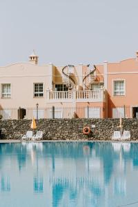 Bazén v ubytovaní Acogedor adosado con piscina alebo v jeho blízkosti