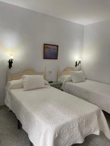 Postel nebo postele na pokoji v ubytování Hotel Meson Fuente del Pino