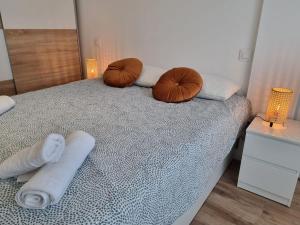 Łóżko lub łóżka w pokoju w obiekcie C01A01 Apartamento Moderno con vistas al mar