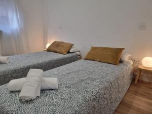 Łóżko lub łóżka w pokoju w obiekcie C01A01 Apartamento Moderno con vistas al mar