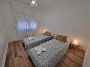 Łóżko lub łóżka w pokoju w obiekcie C01A01 Apartamento Moderno con vistas al mar