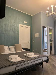 A bed or beds in a room at Real Giardinetto a Toledo