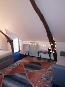 Posezení v ubytování Chambre d'hôte, Jacuzzi ext, piscine ext, Cosy nature avec Grand Salon, wifi, salle de bain, parking