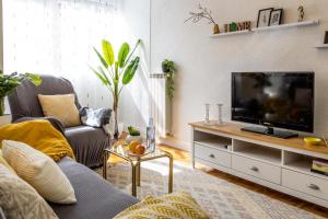 Una televisión o centro de entretenimiento en Avda Pamplona Hospitales Universidad