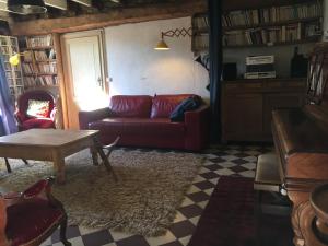 Posezení v ubytování Jolie maison ancienne adaptée aux petits groupes - Maison Peyri