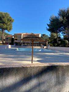 Zdjęcie z galerii obiektu STUDIO SANARY Accès Plage par Tunnel Privé w mieście Sanary-sur-Mer