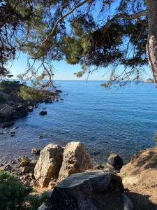 Zdjęcie z galerii obiektu STUDIO SANARY Accès Plage par Tunnel Privé w mieście Sanary-sur-Mer