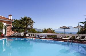 Der Swimmingpool an oder in der Nähe von Nisea Hotel Samos