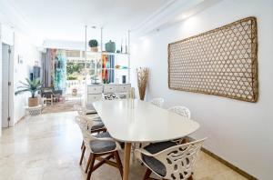 Część wypoczynkowa w obiekcie Cozy 2 bedroom corner apartment in Puerto Banus with a Stunning Terrace
