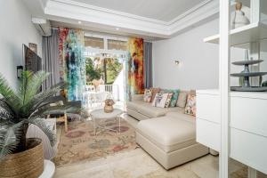 Część wypoczynkowa w obiekcie Cozy 2 bedroom corner apartment in Puerto Banus with a Stunning Terrace