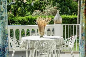 Ogród w obiekcie Cozy 2 bedroom corner apartment in Puerto Banus with a Stunning Terrace
