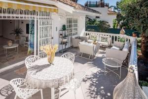 Część wypoczynkowa w obiekcie Cozy 2 bedroom corner apartment in Puerto Banus with a Stunning Terrace
