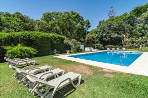Basen w obiekcie Cozy 2 bedroom corner apartment in Puerto Banus with a Stunning Terrace lub w pobliżu