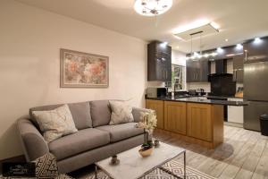 Kuchyň nebo kuchyňský kout v ubytování Nice 2 bed house, office, Wi-Fi, free parking