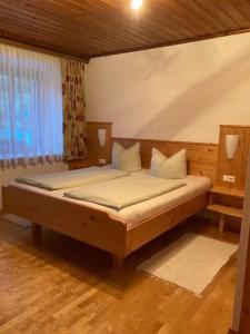 Postel nebo postele na pokoji v ubytování Pension & Ferienwohnung Dullnig