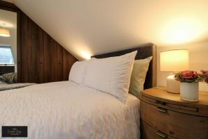 Postel nebo postele na pokoji v ubytování Nice 2 bed house, office, Wi-Fi, free parking