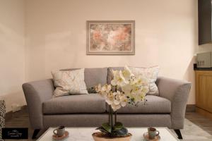 Posezení v ubytování Nice 2 bed house, office, Wi-Fi, free parking