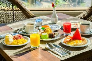 Comida no hotel ou em algum lugar perto