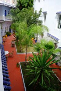 Taman di luar Dar Omar Khayam