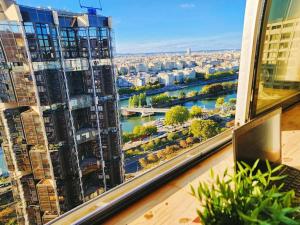 Imagine din galeria proprietății Paris: Très bel appartement avec vue splendide à proximité de la Tour Eiffel în Paris