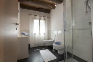 A bathroom at Residenza Tiziano