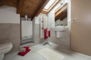 A bathroom at Residenza Tiziano