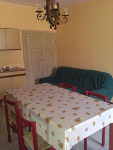 a kitchen with a table and a blue couch at Guesthouse Seghetto in Valdidentro