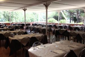 Majoituspaikan Villaggio Santandrea Resort ravintola tai vastaava paikka