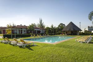 A piscina em ou perto de Montebelo Indy Maputo Congress Hotel