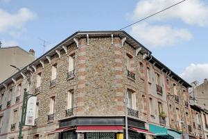 an old brick building on a city street at CMG Solidarite 5 in Montreuil