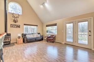Gallery image of Spacious and Private Home with Lazy Mountain View in Palmer