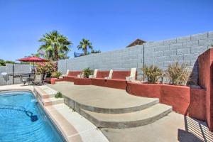 una piscina con escaleras junto a una pared de ladrillo en Glendale Oasis with Saltwater Pool and Hot Tub!, en Phoenix