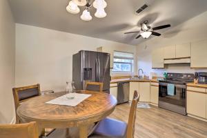 Una cocina con una mesa de madera y un refrigerador. en St Petersburg Hideaway with Fire Pit and Grill!, en San Petersburgo