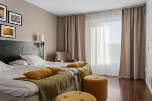 Un pat sau paturi într-o cameră la Best Western Plus Hotel Plaza