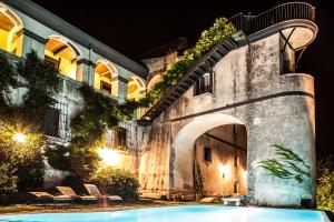 a building with a swimming pool at night at Domus Laeta in Giungano