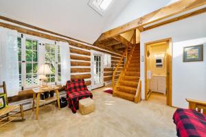 Gallery image of Cozy Condo by Tripp Lake in Warrensburg