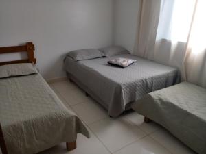 Een bed of bedden in een kamer bij Casa da Thalita